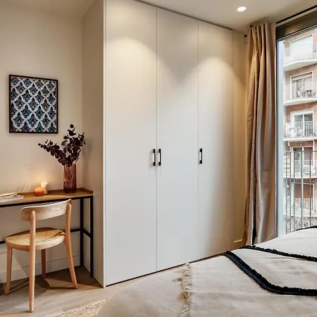 Apartment Kufra - 3 Bedrooms In Eixample Esquerra Barcelona